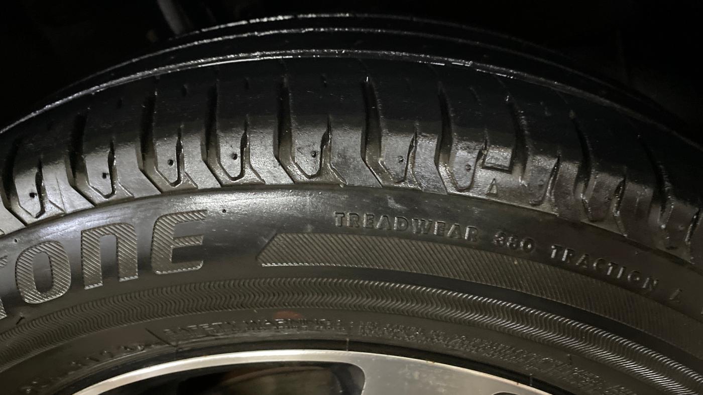 2023 Toyota RUMION V AT , Petrol, Automatic, 27,551 km, Right Front Tyre Tread