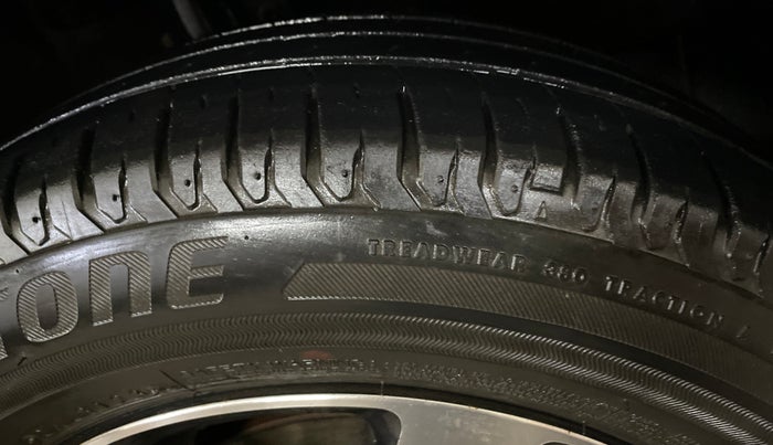 2023 Toyota RUMION V AT , Petrol, Automatic, 27,551 km, Right Front Tyre Tread