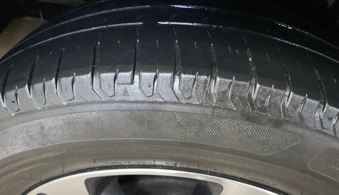 2023 Toyota RUMION V AT , Petrol, Automatic, 27,551 km, Right Rear Tyre Tread