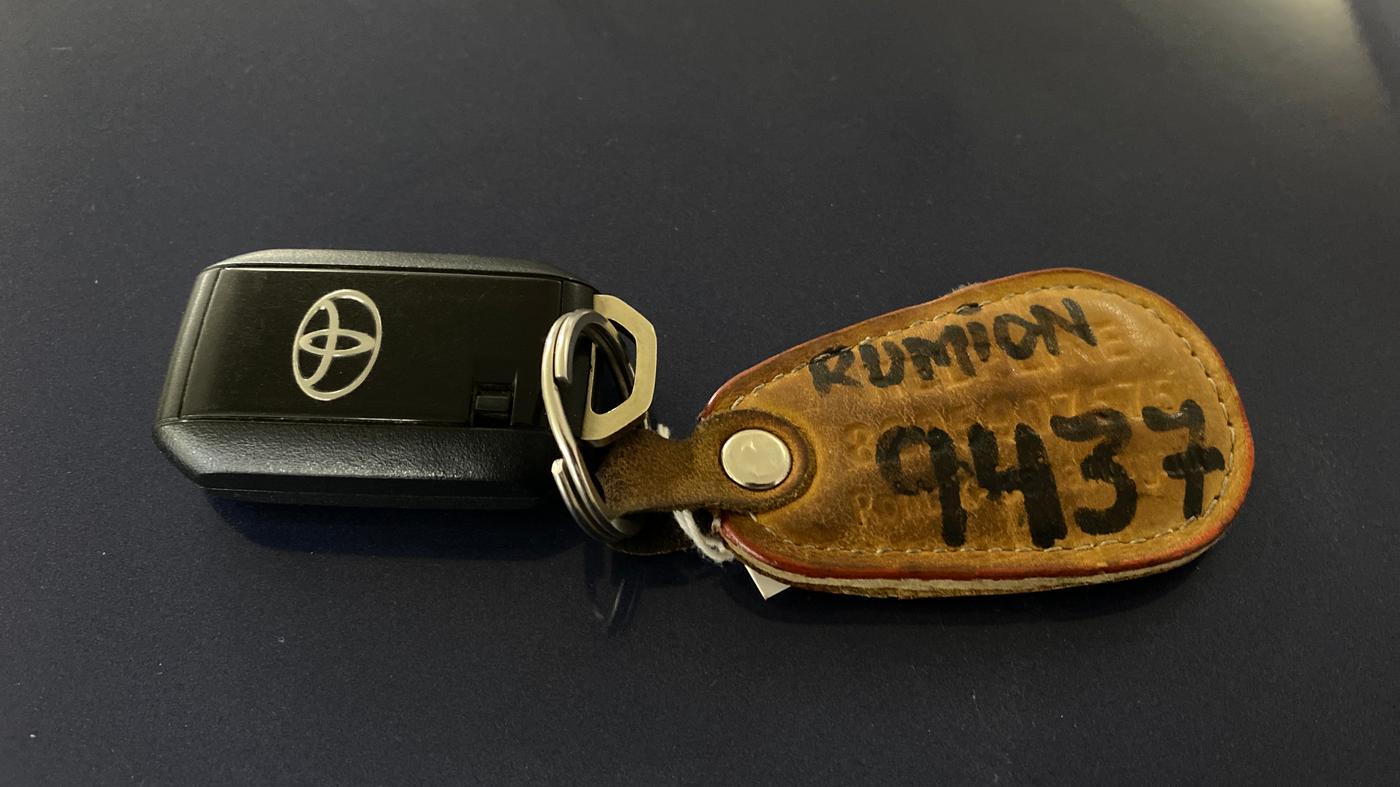 2023 Toyota RUMION V AT , Petrol, Automatic, 27,551 km, Key Close Up