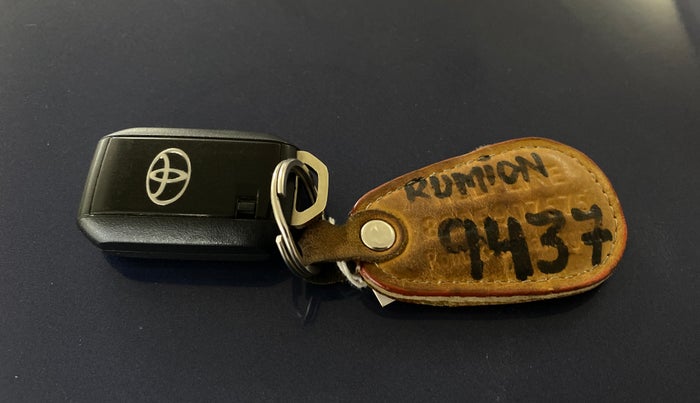 2023 Toyota RUMION V AT , Petrol, Automatic, 27,551 km, Key Close Up