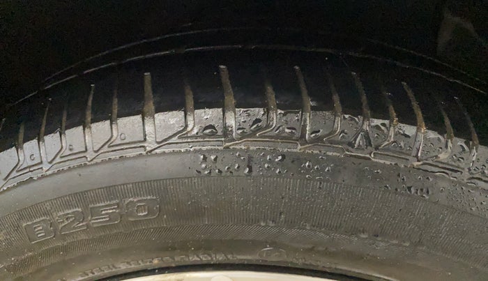 2014 Hyundai Xcent SX 1.2, Petrol, Manual, 43,010 km, Right Front Tyre Tread