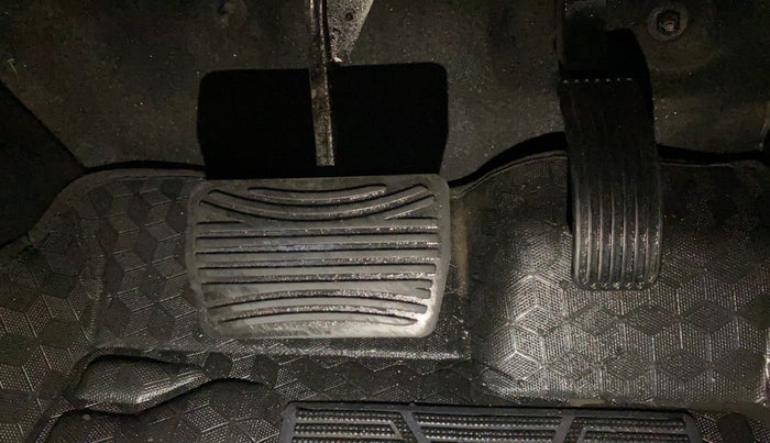 2023 Mahindra Thar LX P 2WD AT HT, Petrol, Automatic, 21,979 km, Pedals