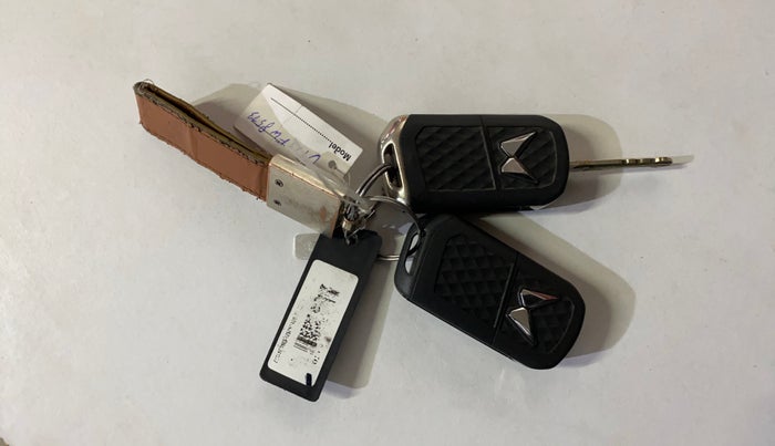 2023 Mahindra Thar LX P 2WD AT HT, Petrol, Automatic, 21,979 km, Key Close Up