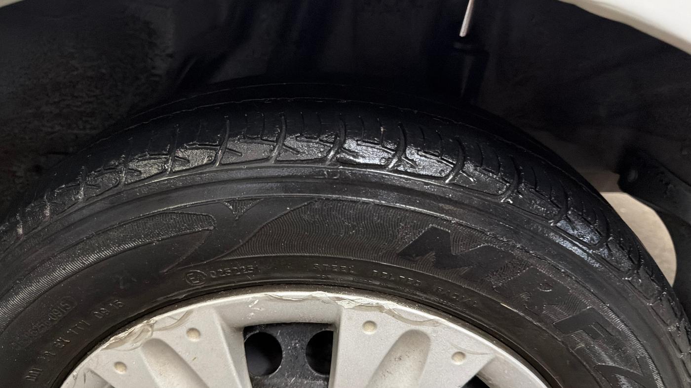 2015 Honda Amaze 1.2L I-VTEC S, Petrol, Manual, 40,807 km, Left Rear Tyre Tread