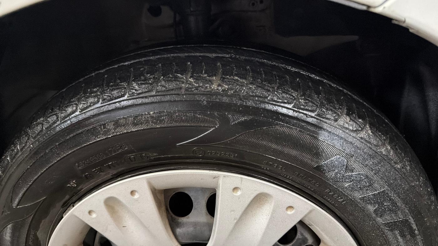 2015 Honda Amaze 1.2L I-VTEC S, Petrol, Manual, 40,807 km, Right Front Tyre Tread