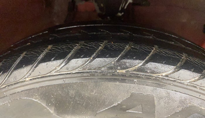 2013 Hyundai i10 MAGNA 1.2, Petrol, Manual, 32,737 km, Right Front Tyre Tread