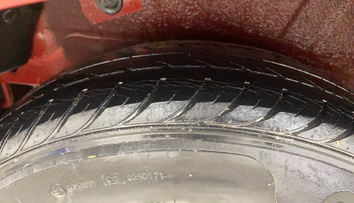 2013 Hyundai i10 MAGNA 1.2, Petrol, Manual, 32,737 km, Right Rear Tyre Tread