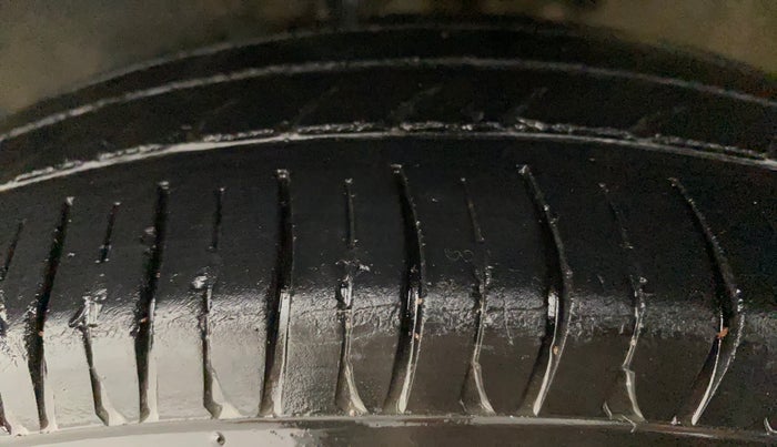 2016 Maruti Wagon R 1.0 LXI CNG, CNG, Manual, 87,086 km, Left Front Tyre Tread