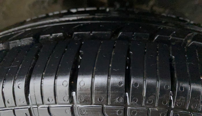 2016 Maruti Wagon R 1.0 LXI CNG, CNG, Manual, 87,086 km, Right Front Tyre Tread