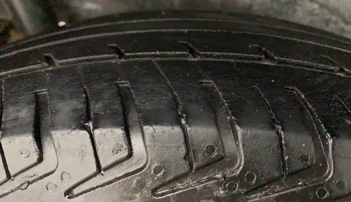 2016 Maruti Wagon R 1.0 LXI CNG, CNG, Manual, 87,086 km, Right Rear Tyre Tread
