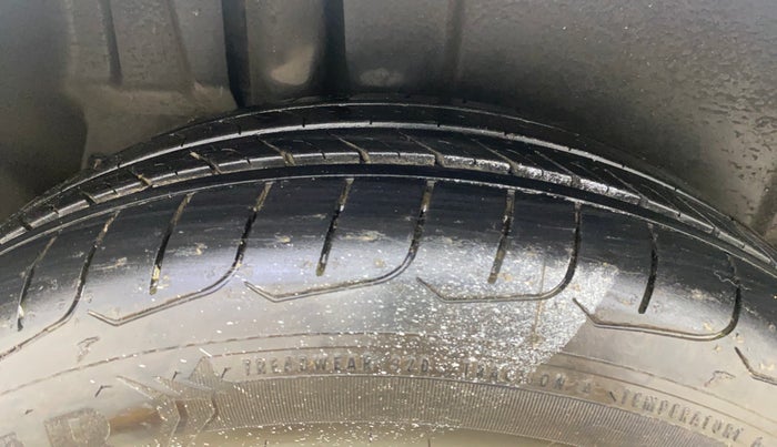 2016 Maruti Ertiga VXI CNG, CNG, Manual, 74,455 km, Right Rear Tyre Tread