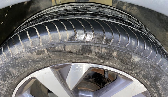 2022 Volkswagen TAIGUN TOPLINE 1.0 TSI MT, Petrol, Manual, 6,611 km, Right Front Tyre Tread