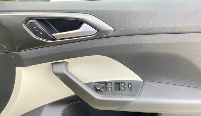 2022 Volkswagen TAIGUN TOPLINE 1.0 TSI MT, Petrol, Manual, 6,611 km, Driver Side Door Panels Control