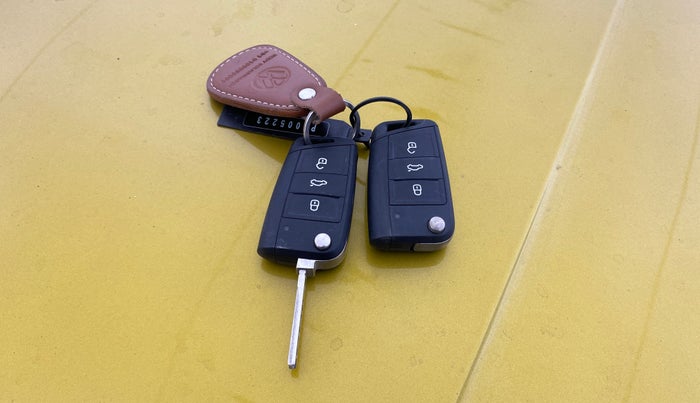 2022 Volkswagen TAIGUN TOPLINE 1.0 TSI MT, Petrol, Manual, 6,611 km, Key Close Up