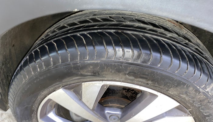 2022 Volkswagen TAIGUN TOPLINE 1.0 TSI MT, Petrol, Manual, 6,611 km, Left Front Tyre Tread