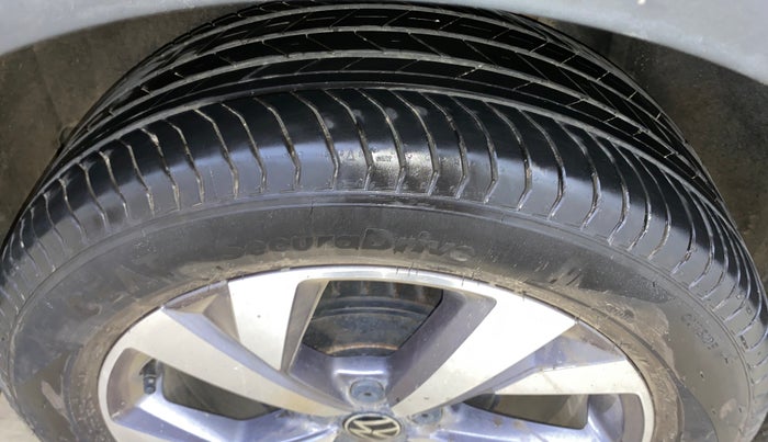 2022 Volkswagen TAIGUN TOPLINE 1.0 TSI MT, Petrol, Manual, 6,611 km, Left Rear Tyre Tread