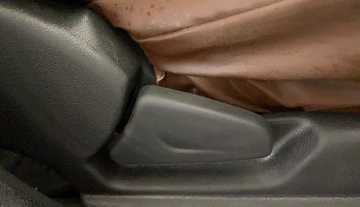 2020 Renault Kwid RXT 0.8, Petrol, Manual, 49,595 km, Driver Side Adjustment Panel