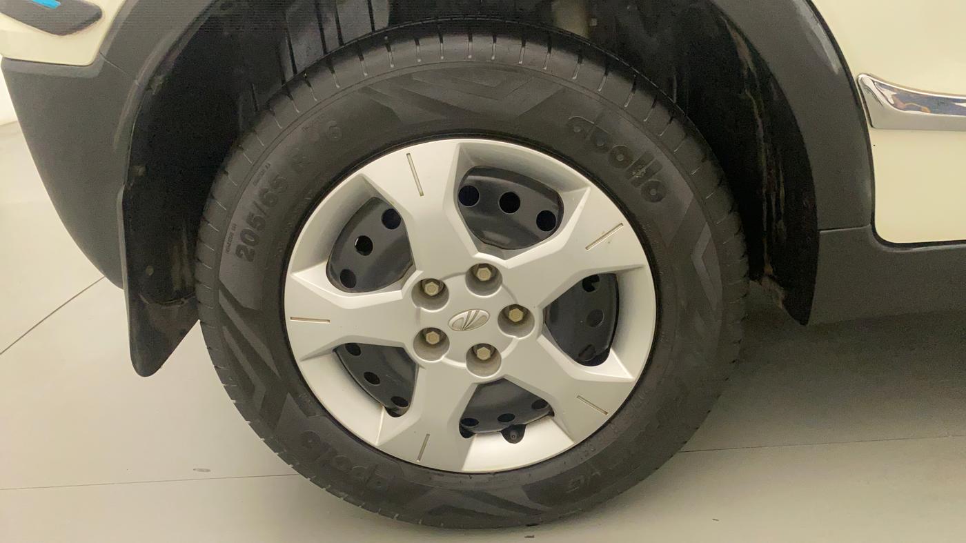 2021 Mahindra XUV300 W6 1.2 PETROL AMT, Petrol, Automatic, 18,255 km, Right Rear Wheel