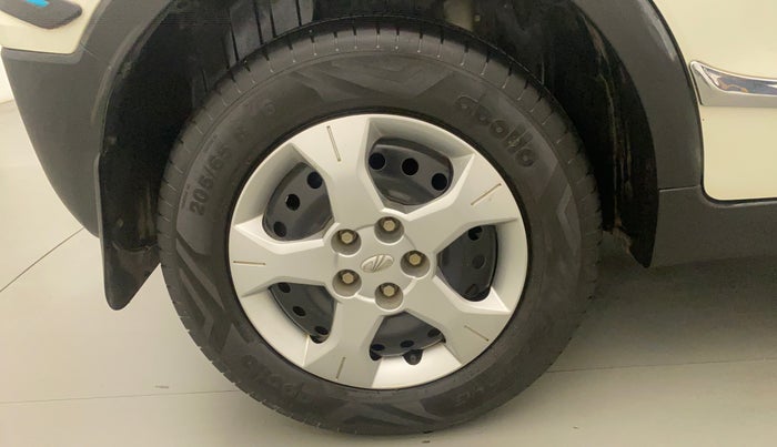 2021 Mahindra XUV300 W6 1.2 PETROL AMT, Petrol, Automatic, 18,255 km, Right Rear Wheel