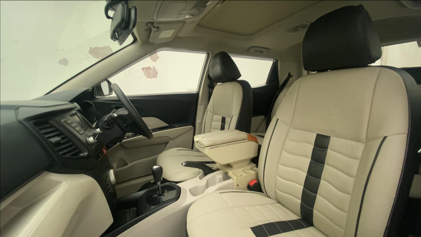 2021 Mahindra XUV300 W6 1.2 PETROL AMT, Petrol, Automatic, 18,255 km, Right Side Front Door Cabin