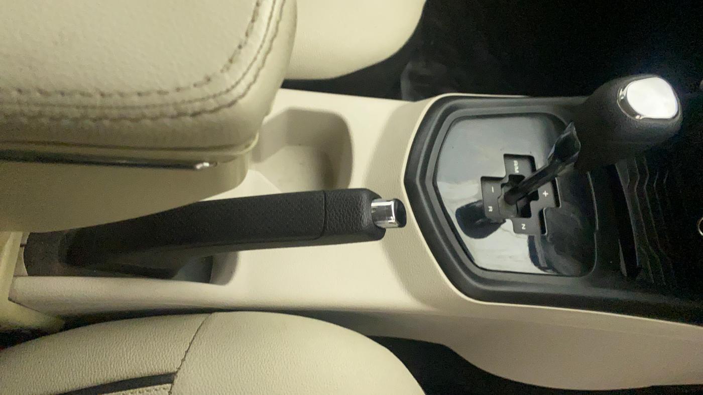 2021 Mahindra XUV300 W6 1.2 PETROL AMT, Petrol, Automatic, 18,255 km, Gear Lever