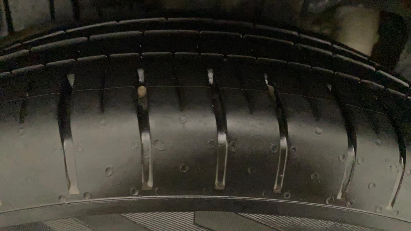 2021 Mahindra XUV300 W6 1.2 PETROL AMT, Petrol, Automatic, 18,255 km, Right Rear Tyre Tread