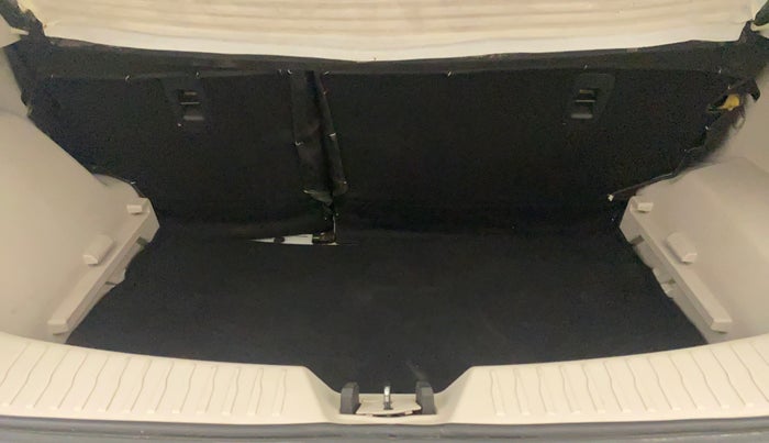 2021 Mahindra XUV300 W6 1.2 PETROL AMT, Petrol, Automatic, 18,255 km, Boot Inside