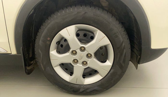 2021 Mahindra XUV300 W6 1.2 PETROL AMT, Petrol, Automatic, 18,255 km, Right Front Wheel