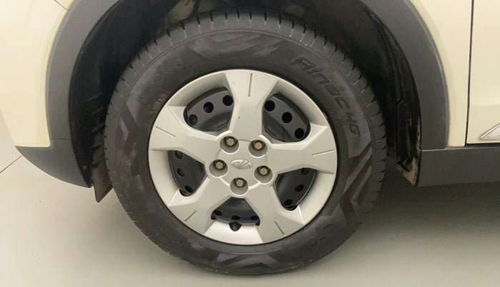 2021 Mahindra XUV300 W6 1.2 PETROL AMT, Petrol, Automatic, 18,255 km, Left Front Wheel