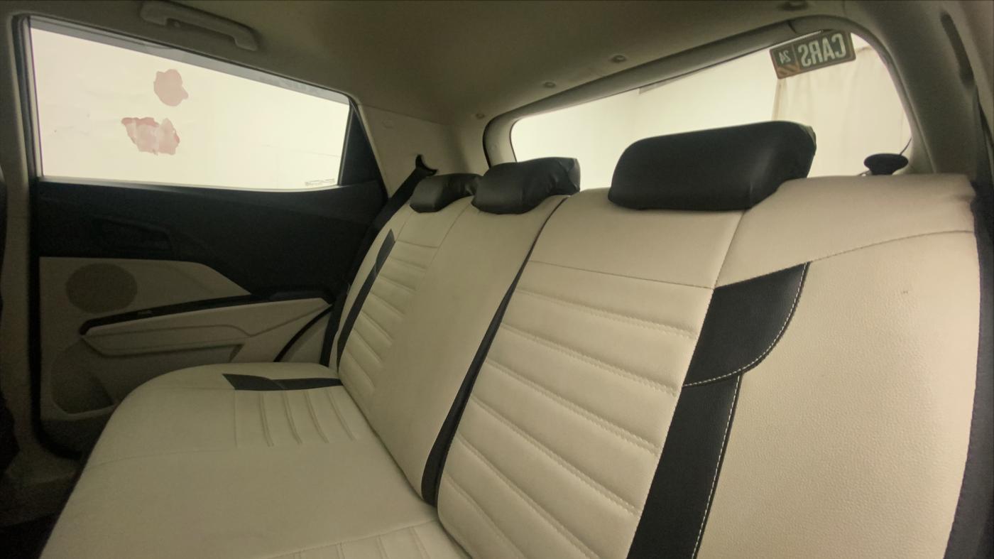 2021 Mahindra XUV300 W6 1.2 PETROL AMT, Petrol, Automatic, 18,255 km, Right Side Rear Door Cabin