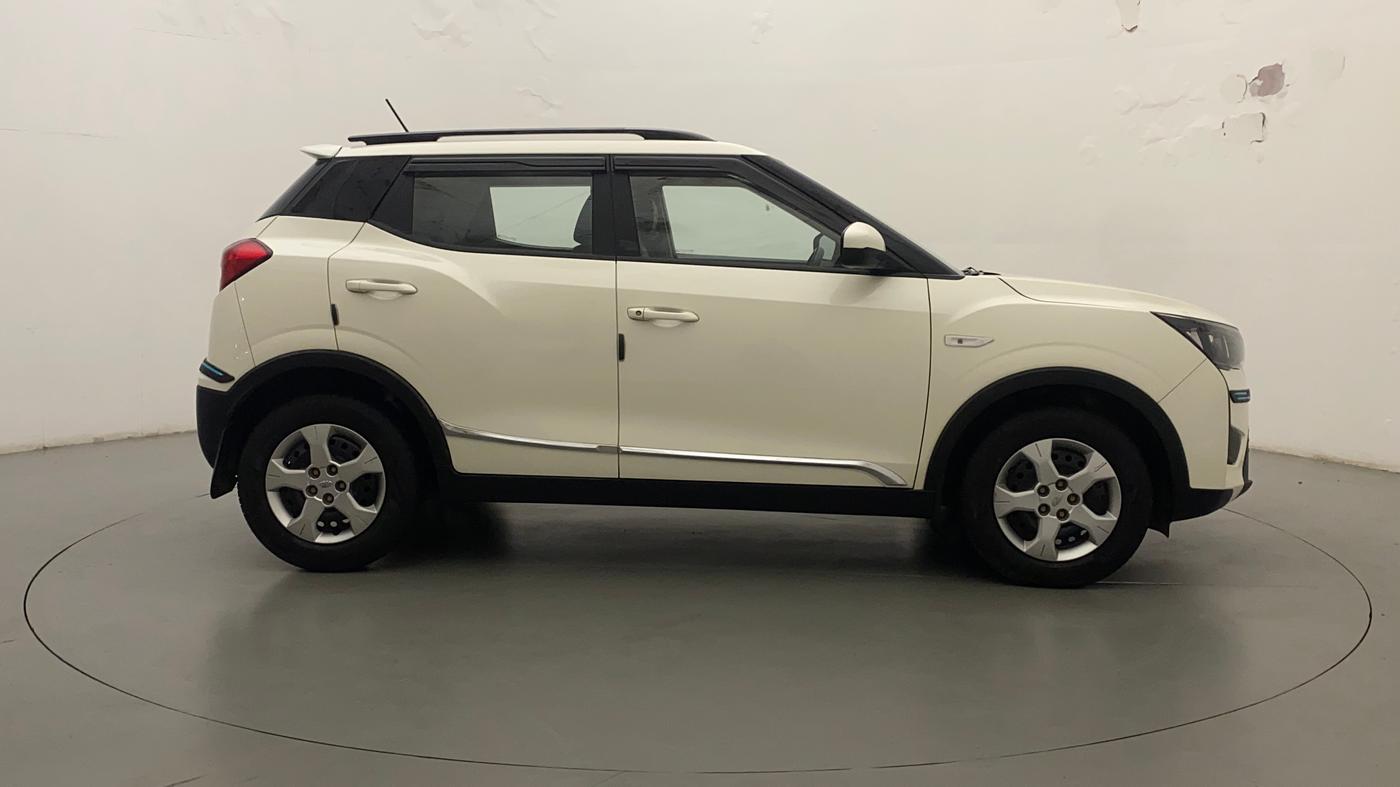 2021 Mahindra XUV300 W6 1.2 PETROL AMT, Petrol, Automatic, 18,255 km, Right Side