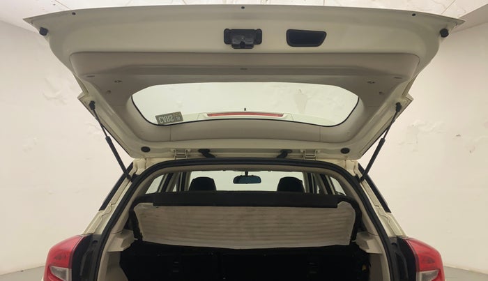 2021 Mahindra XUV300 W6 1.2 PETROL AMT, Petrol, Automatic, 18,255 km, Boot Door Open