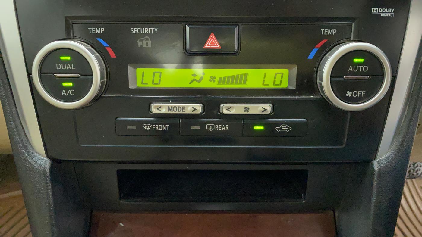 2012 Toyota Camry 2.5L AT, Petrol, Automatic, 1,10,975 km, Automatic Climate Control
