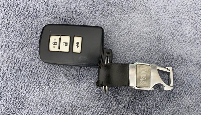 2012 Toyota Camry 2.5L AT, Petrol, Automatic, 1,10,975 km, Key Close Up