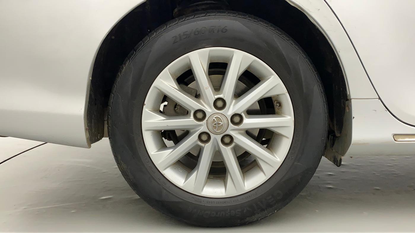2012 Toyota Camry 2.5L AT, Petrol, Automatic, 1,10,975 km, Right Rear Wheel