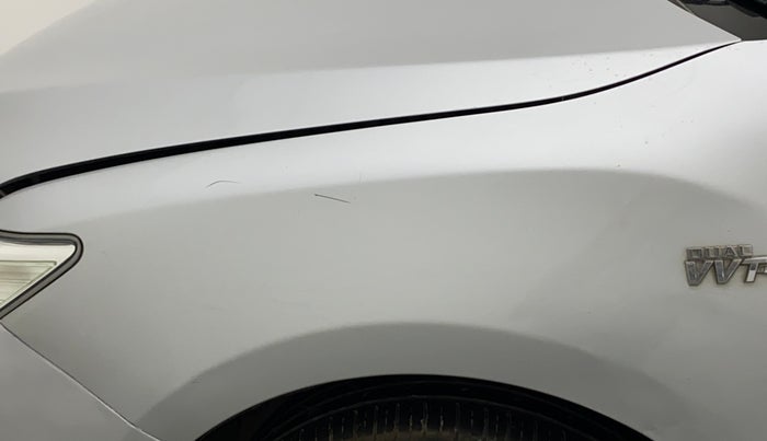2012 Toyota Camry 2.5L AT, Petrol, Automatic, 1,10,975 km, Left fender - Minor scratches