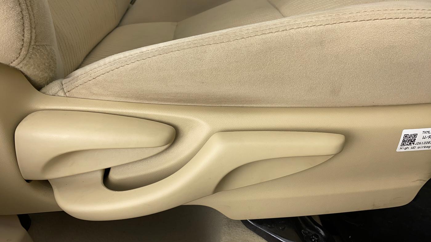 2021 Toyota YARIS G MT, Petrol, Manual, 27,388 km, Driver Side Adjustment Panel