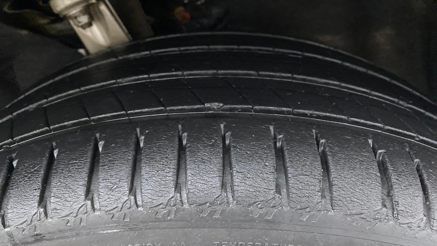 2016 Jeep GRAND CHEROKEE LIMITED DIESEL, Diesel, Automatic, 91,825 km, Right Front Tyre Tread