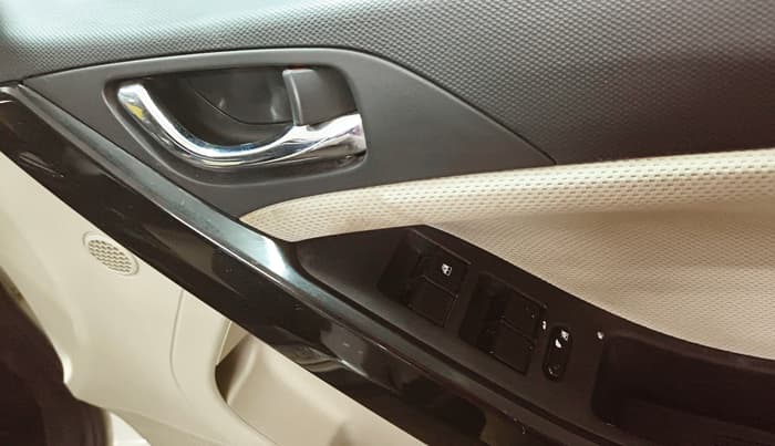 2020 Tata NEXON XZ PLUS PETROL, Petrol, Manual, 71,389 km, Driver Side Door Panels Control