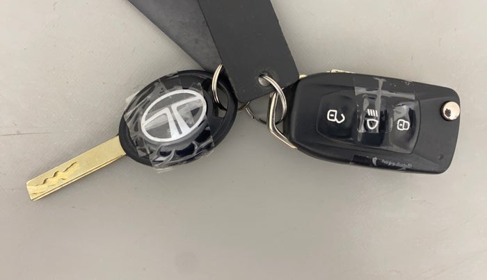 2021 Tata NEXON XZ PETROL, Petrol, Manual, 44,589 km, Key Close Up