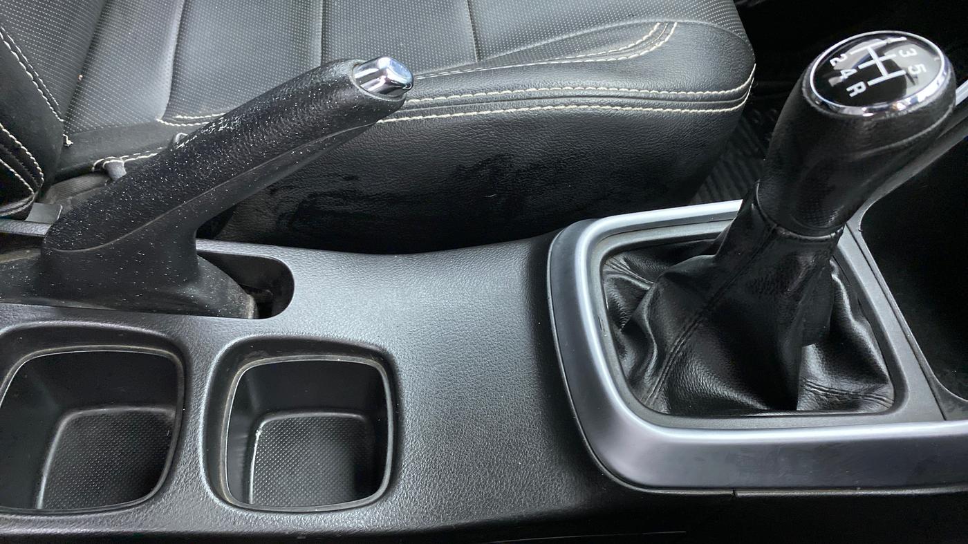 2018 Maruti S Cross ALPHA 1.3, Diesel, Manual, 46,621 km, Gear Lever