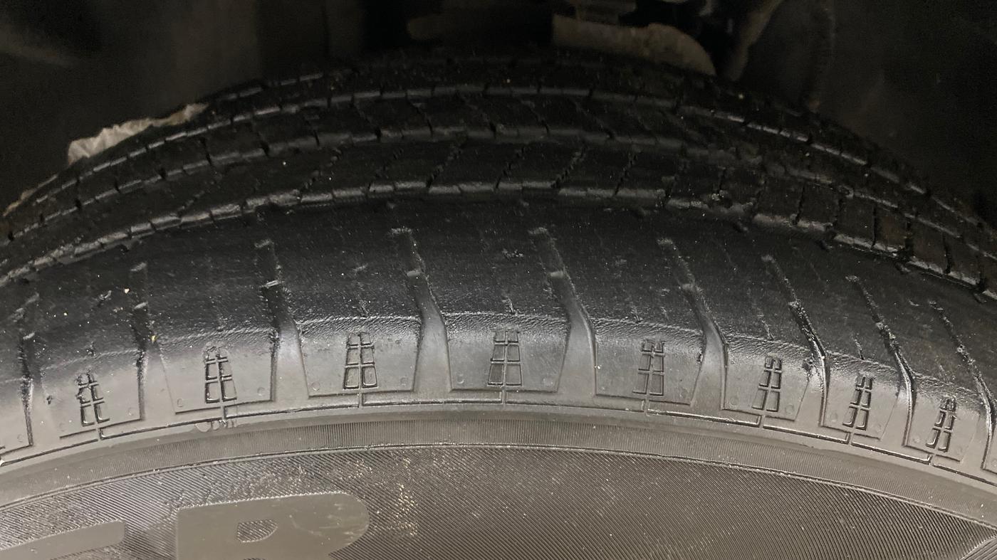 2023 Mahindra SCORPIO-N Z8 L DIESEL AT 2WD 7 STR, Diesel, Automatic, 59,573 km, Left Front Tyre Tread