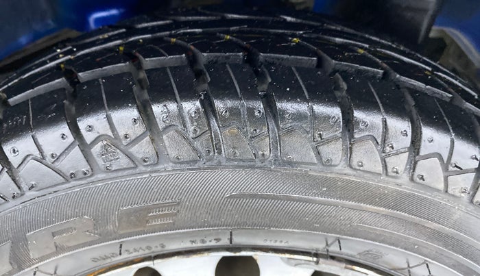 2013 Hyundai Eon ERA PLUS, Petrol, Manual, 34,129 km, Left Rear Tyre Tread
