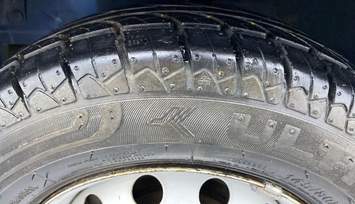 2013 Hyundai Eon ERA PLUS, Petrol, Manual, 34,129 km, Left Front Tyre Tread