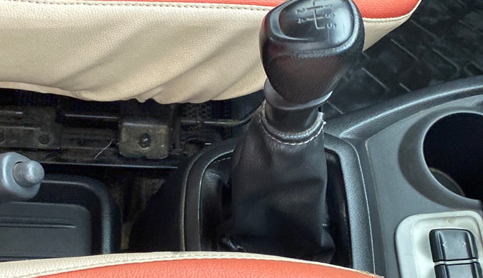 2018 Datsun Redi Go 1.0 T(O), Petrol, Manual, 55,547 km, Gear lever - Boot cover slightly torn