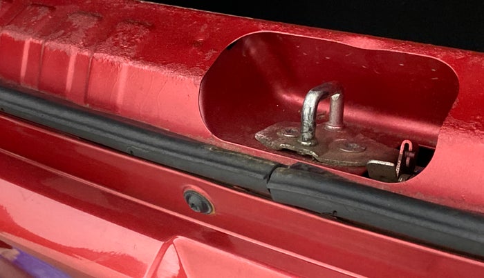 2018 Datsun Redi Go 1.0 T(O), Petrol, Manual, 55,547 km, Dicky (Boot door) - Weather strip has minor damage