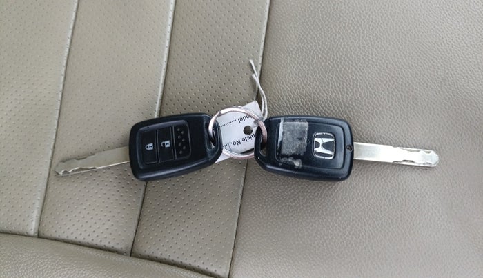 2015 Honda City 1.5L I-VTEC SV CVT, CNG, Automatic, 54,819 km, Key Close Up