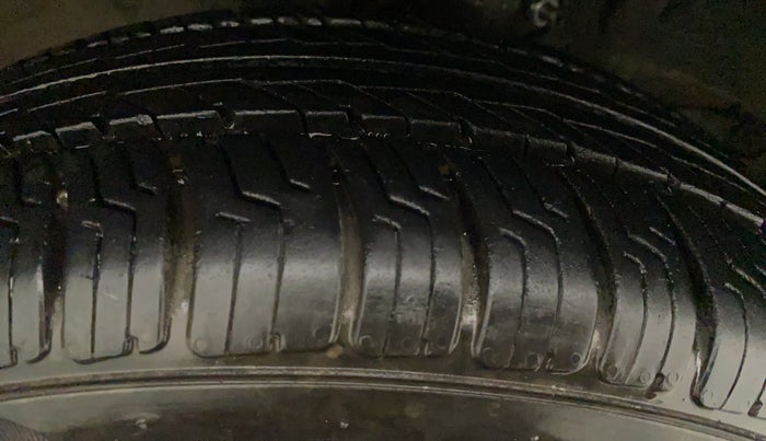 2014 Honda Brio S MT, Petrol, Manual, 34,076 km, Right Rear Tyre Tread