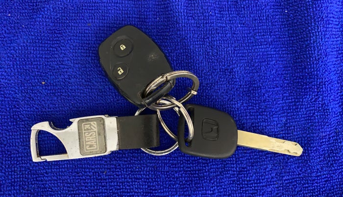 2014 Honda Brio S MT, Petrol, Manual, 34,076 km, Key Close Up